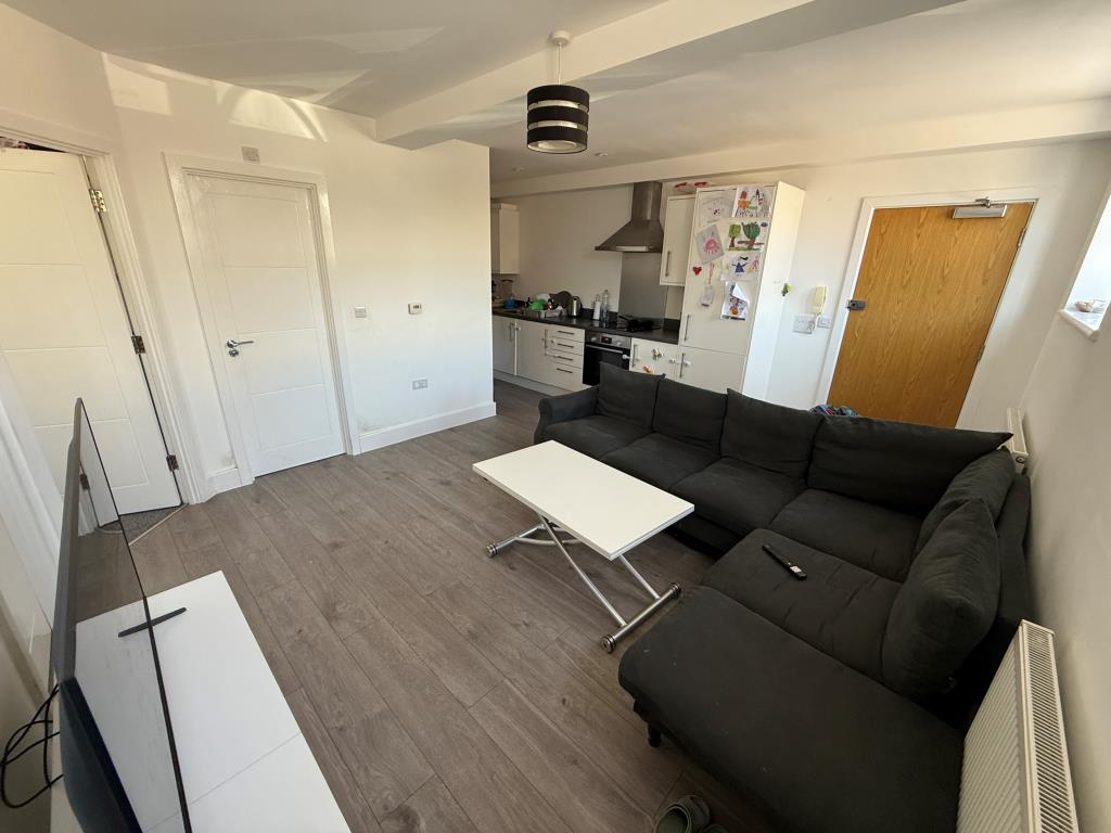 Lot: 85 - FREEHOLD BLOCK OF FLATS FOR INVESTMENT - Flat one living room and kitchen